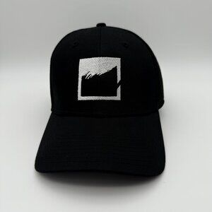 NEW ERA Black Mesh Snapback Cap L/XL – Modern Logo Trucker Hat, Adjustable